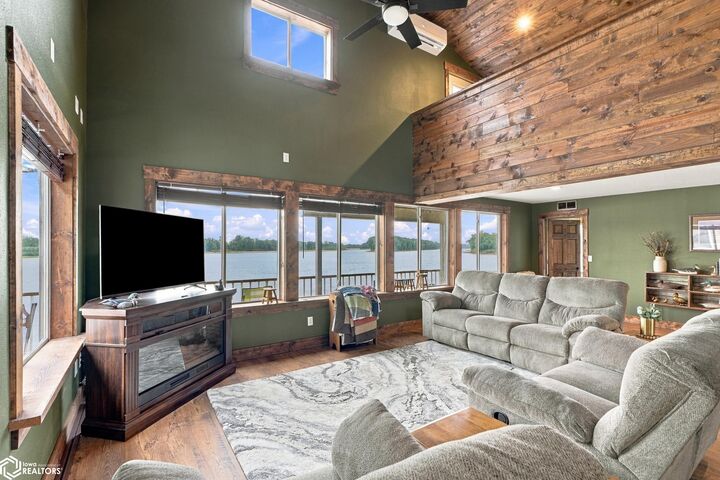 Property Photo:  310 Edgewater Beach Road  IA 52601 