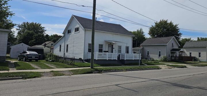 Property Photo:  3226 N Water St Street  MI 48708 