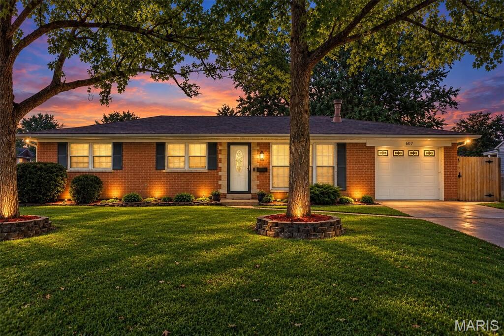 Property Photo: 607 S Augusta Street IL 62269