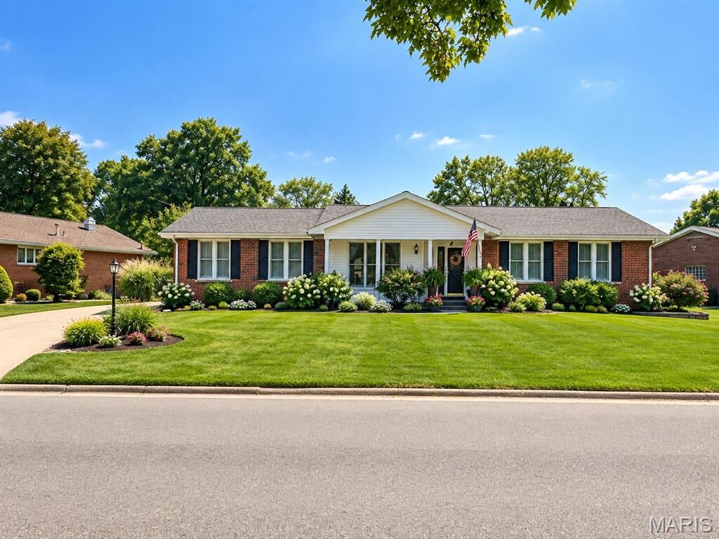 Property Photo:  5213 Jerome Drive  IL 62035 