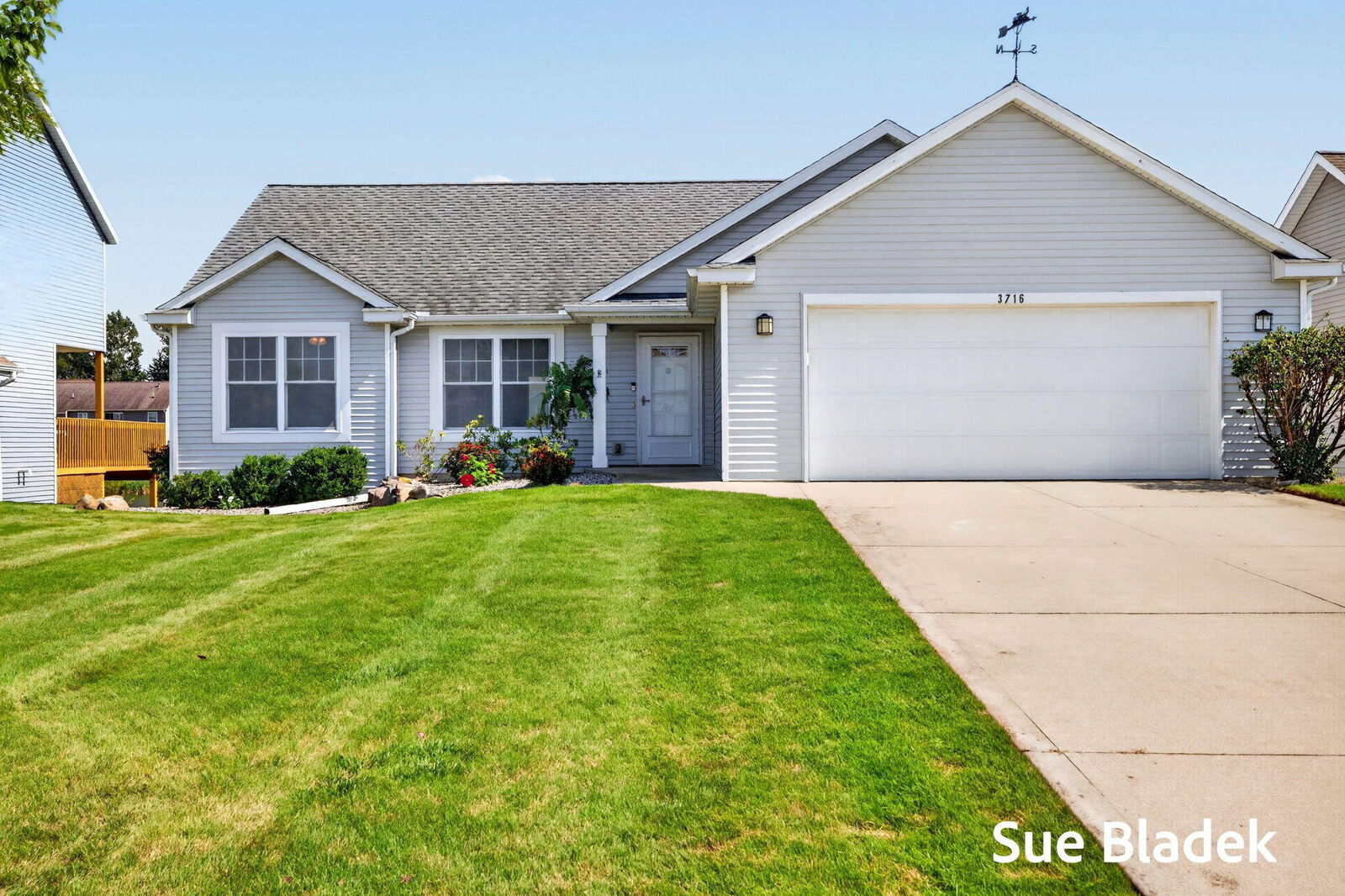Property Photo: 3716 Hickoryrow Court MI 49424