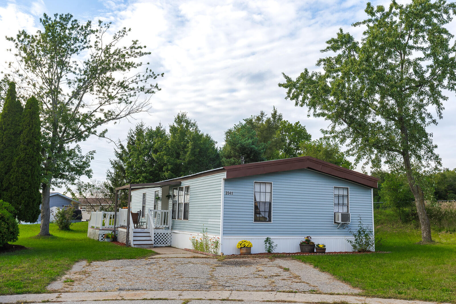 Property Photo:  3541 Pine Knob Street NW  MI 49544 
