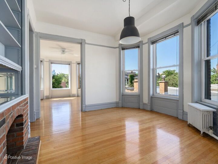 Property Photo: 230 W Saint Paul Avenue IL 60614