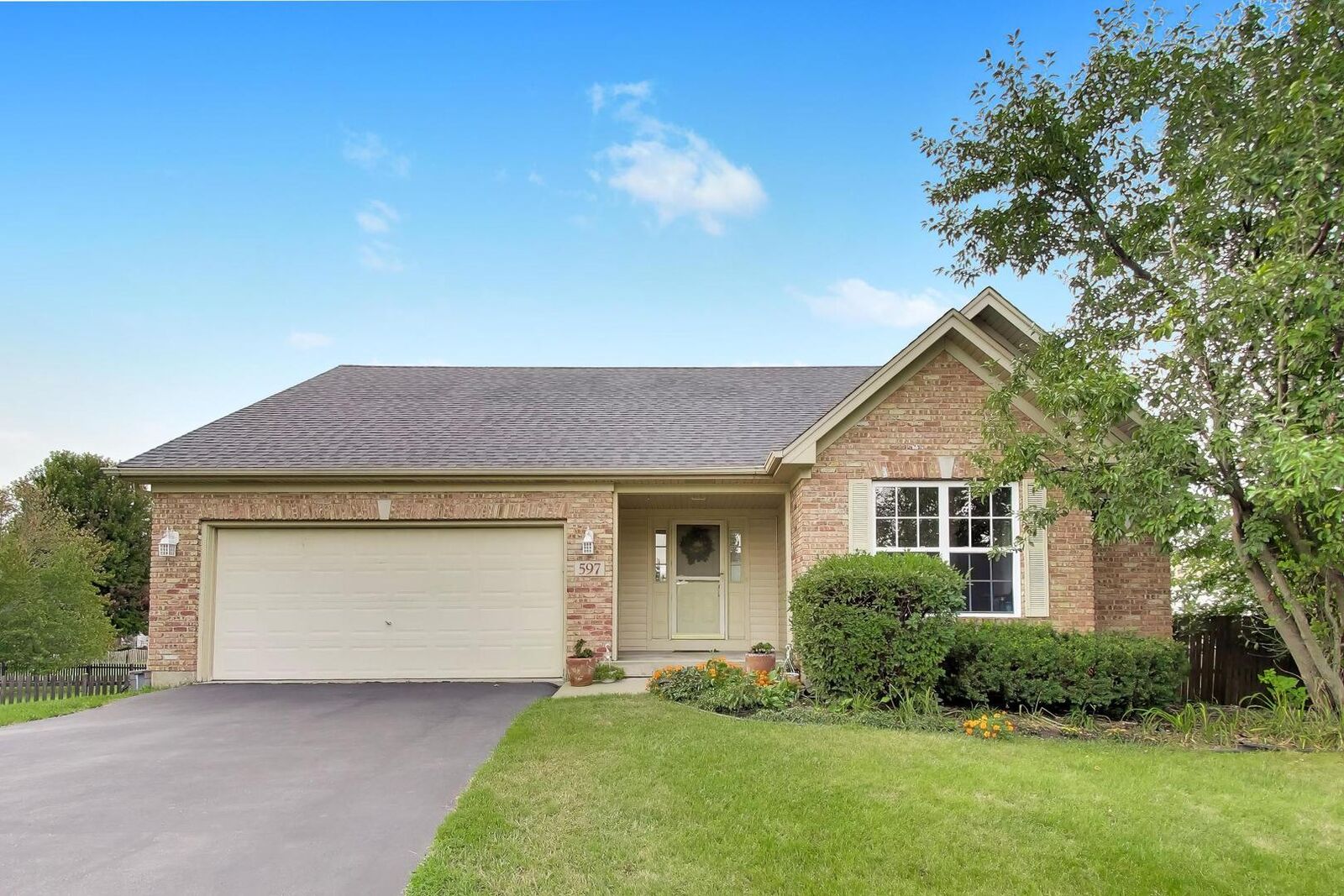 Property Photo: 597 Turnbury Court W IL 60115
