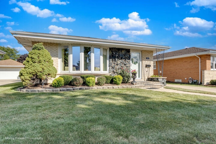 Property Photo: 2923 Downing Avenue W IL 60154
