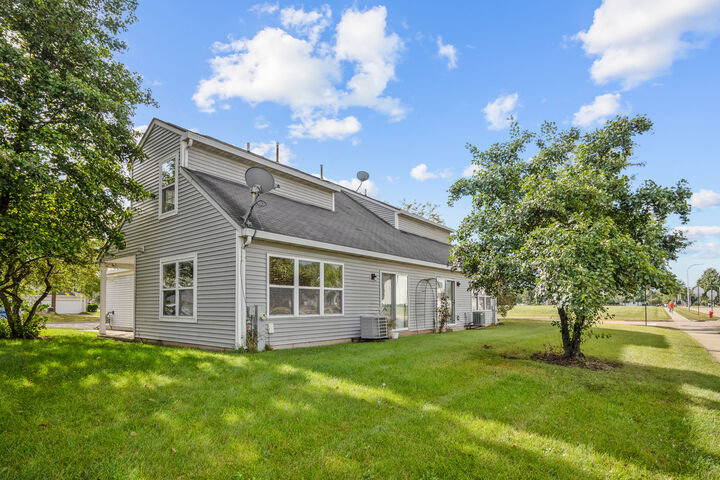 Property Photo:  1320 Jenna Drive B  IL 60177 