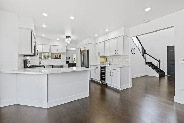 Property Photo: 2462 Green Valley Court IL 60503