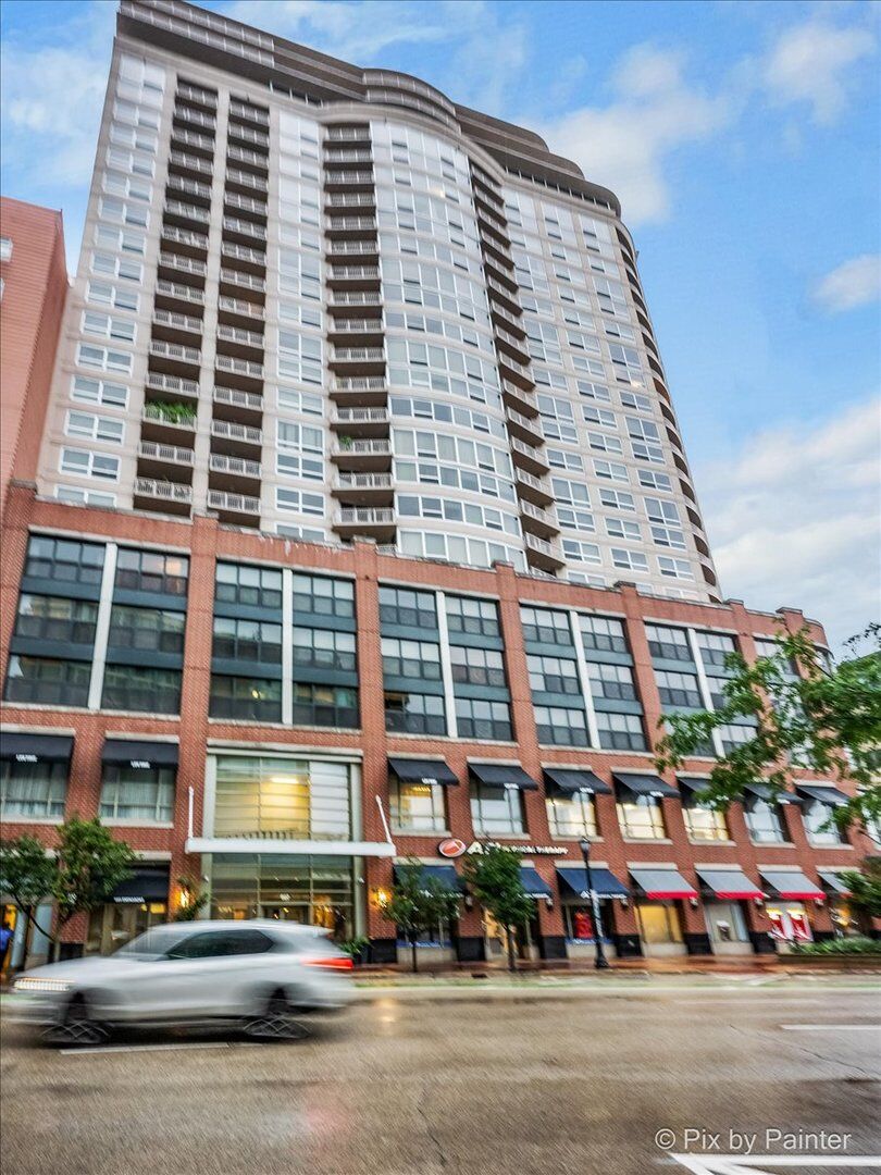 Property Photo:  807 Davis Street 2103  IL 60201 