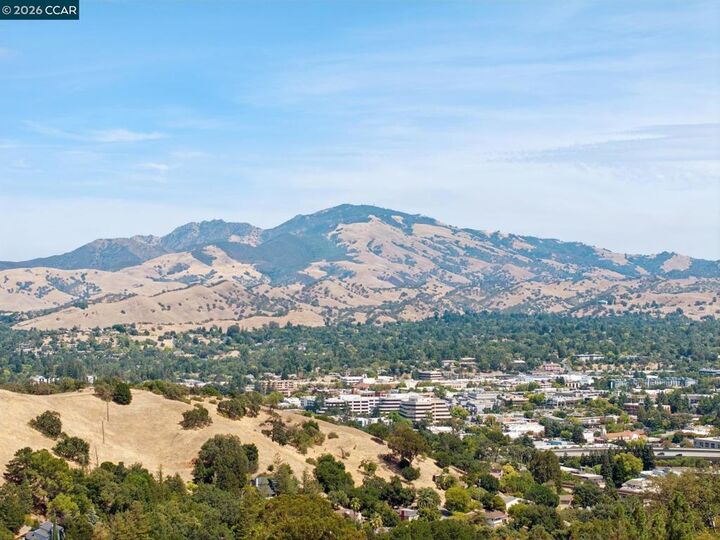 Property Photo:  136 Hillcroft Way  CA 94597 