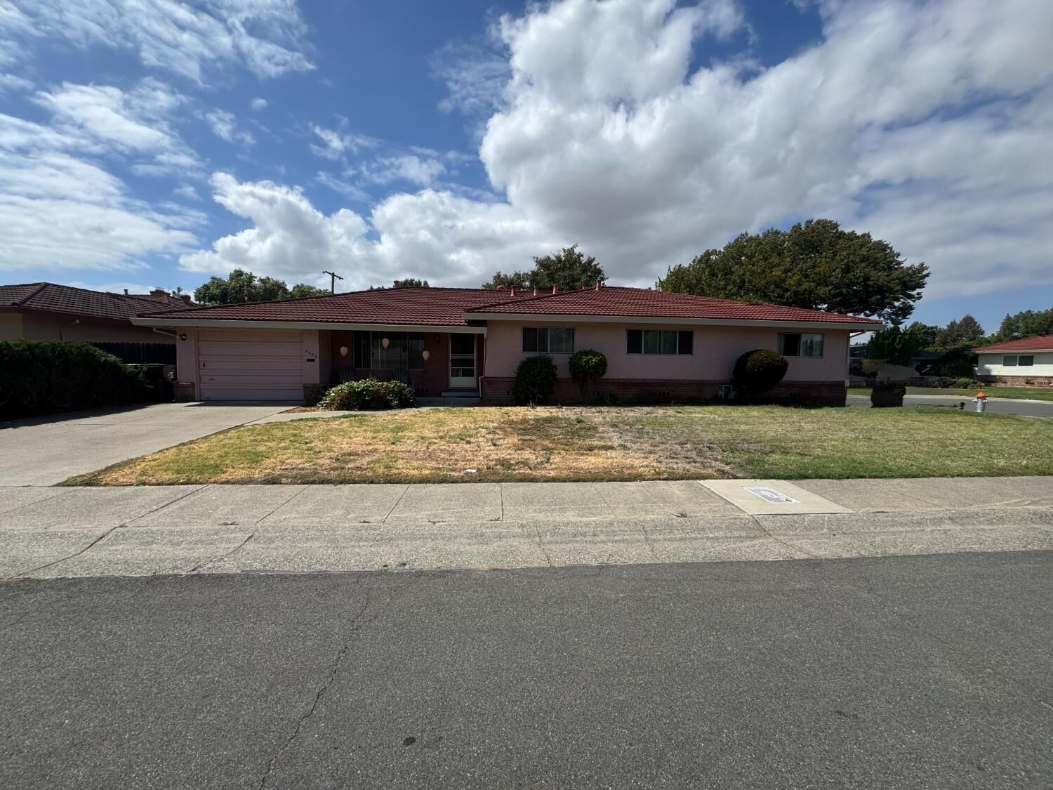 Property Photo: 916 Bell Air Drive CA 95822