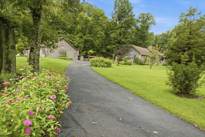 Property Photo: 2708 York Rd TN 37135