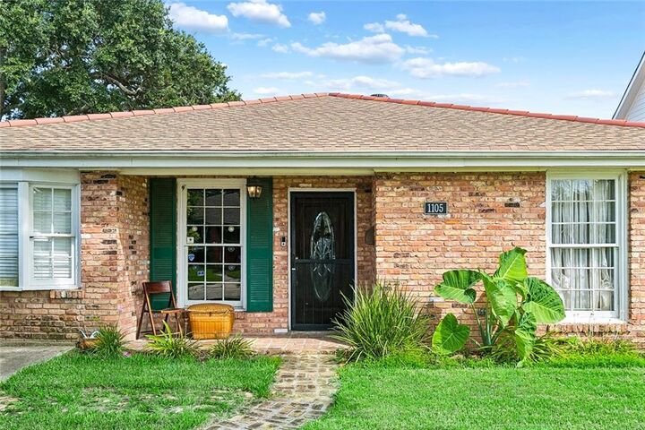 Property Photo: 1105 Brockenbraugh Court LA 70005