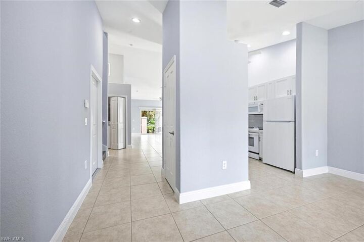 Property Photo:  3505 Avion Woods Ct 904  FL 34104 