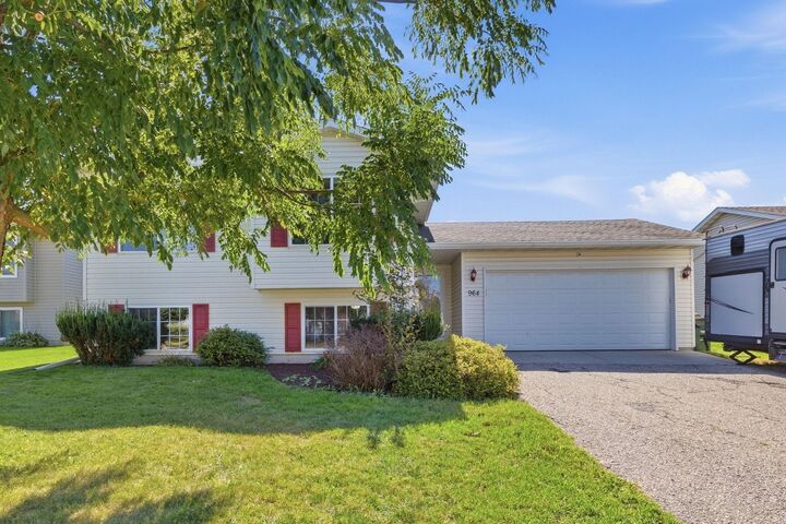 Property Photo:  964 7th Avenue NW  MN 55350 
