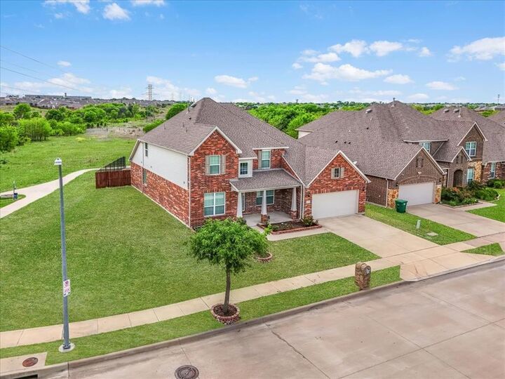 Property Photo: 7521 Aubrac Way TX 76131