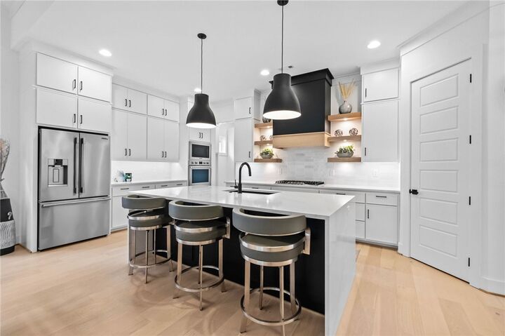 Property Photo:  4802 S Fieldcrest Terrace  AR 72758 