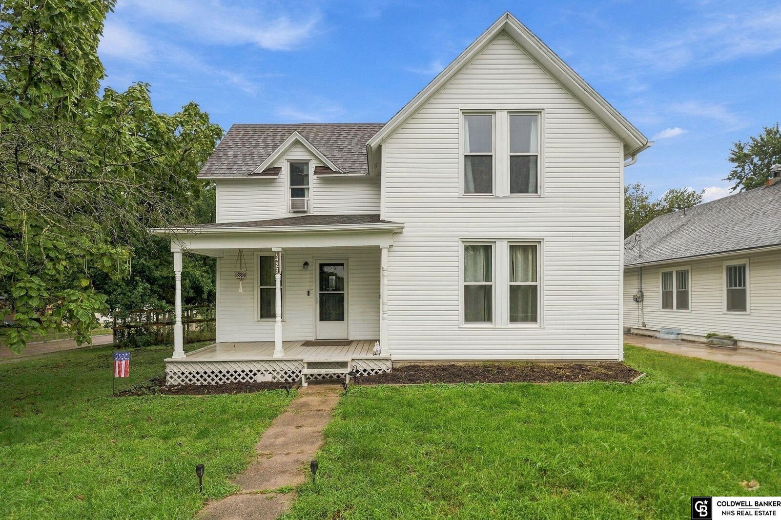 Property Photo: 1423 High Street NE 68310
