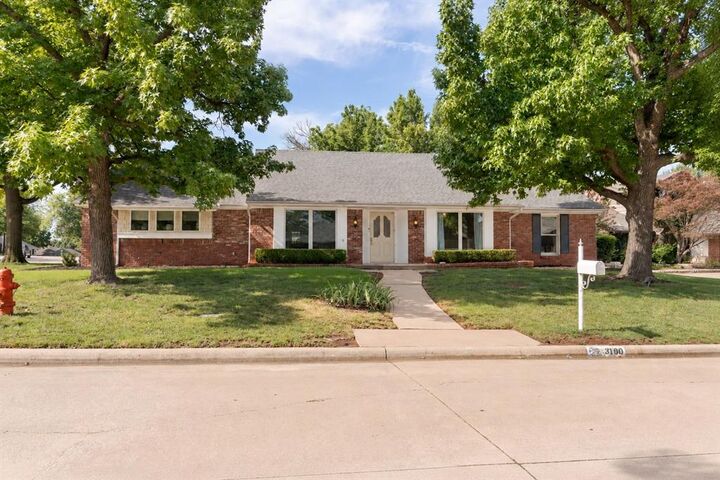 Property Photo: 3100 Stonybrook Road OK 73120