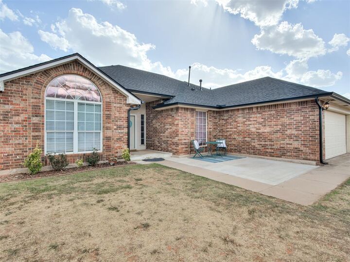 Property Photo:  11712 SW 7th Street  OK 73099 