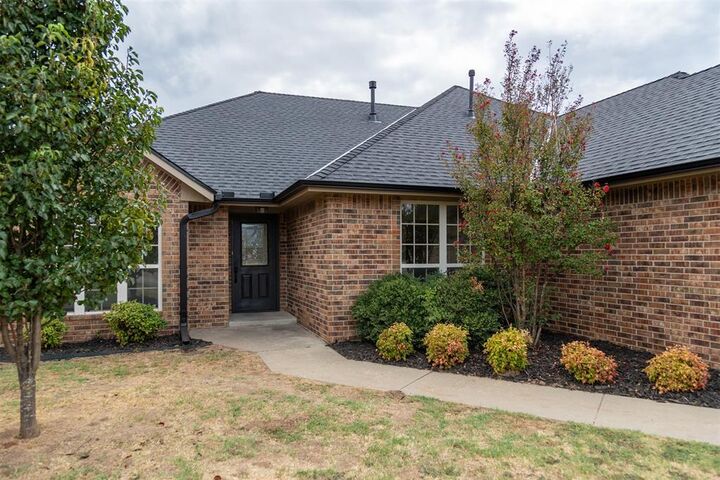 Property Photo:  2505 Sutton Court  OK 74804 