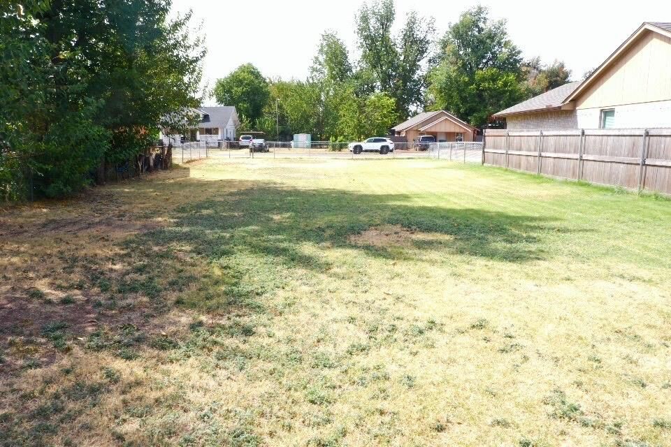 Property Photo:  