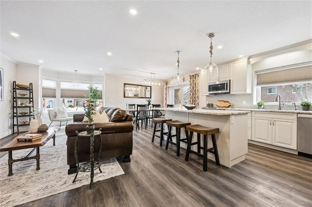 Property Photo:  67 Breckenridge Drive 102  ON N2B 3R8 