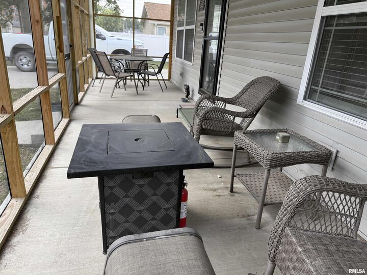 Property Photo:  105 S Madison Street  IL 62568 