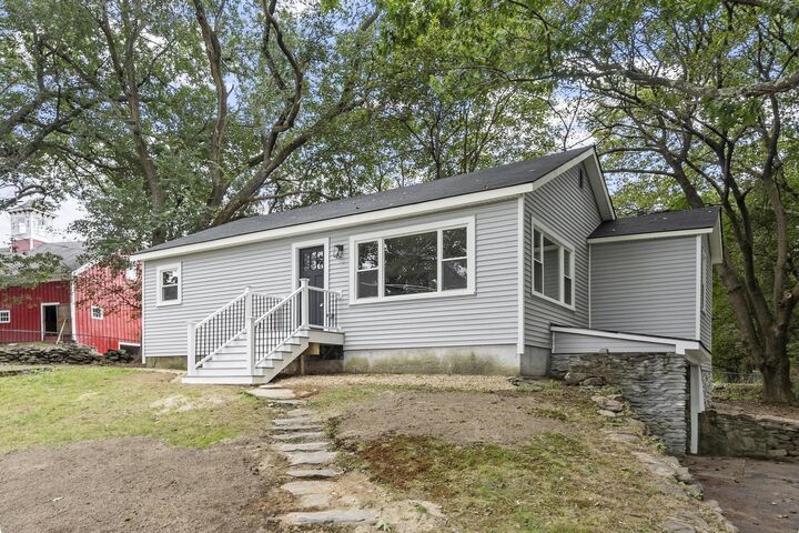 Property Photo:  186 Pleasant St  MA 01462 