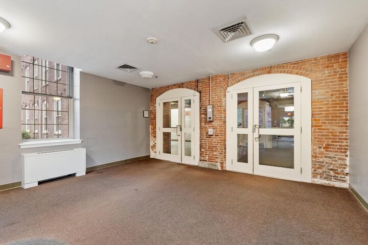 Property Photo:  52 Lawrence Dr M504  MA 01854 