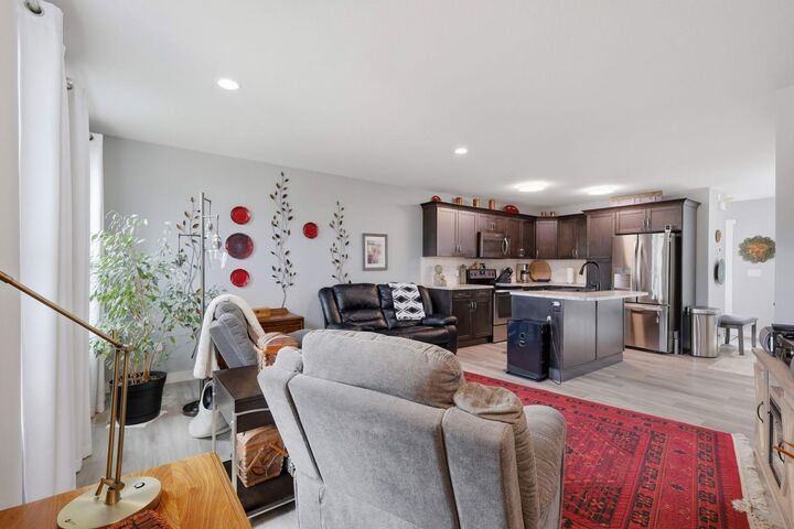Property Photo:  14 Hawthorn Place  AB T4S 0R8 