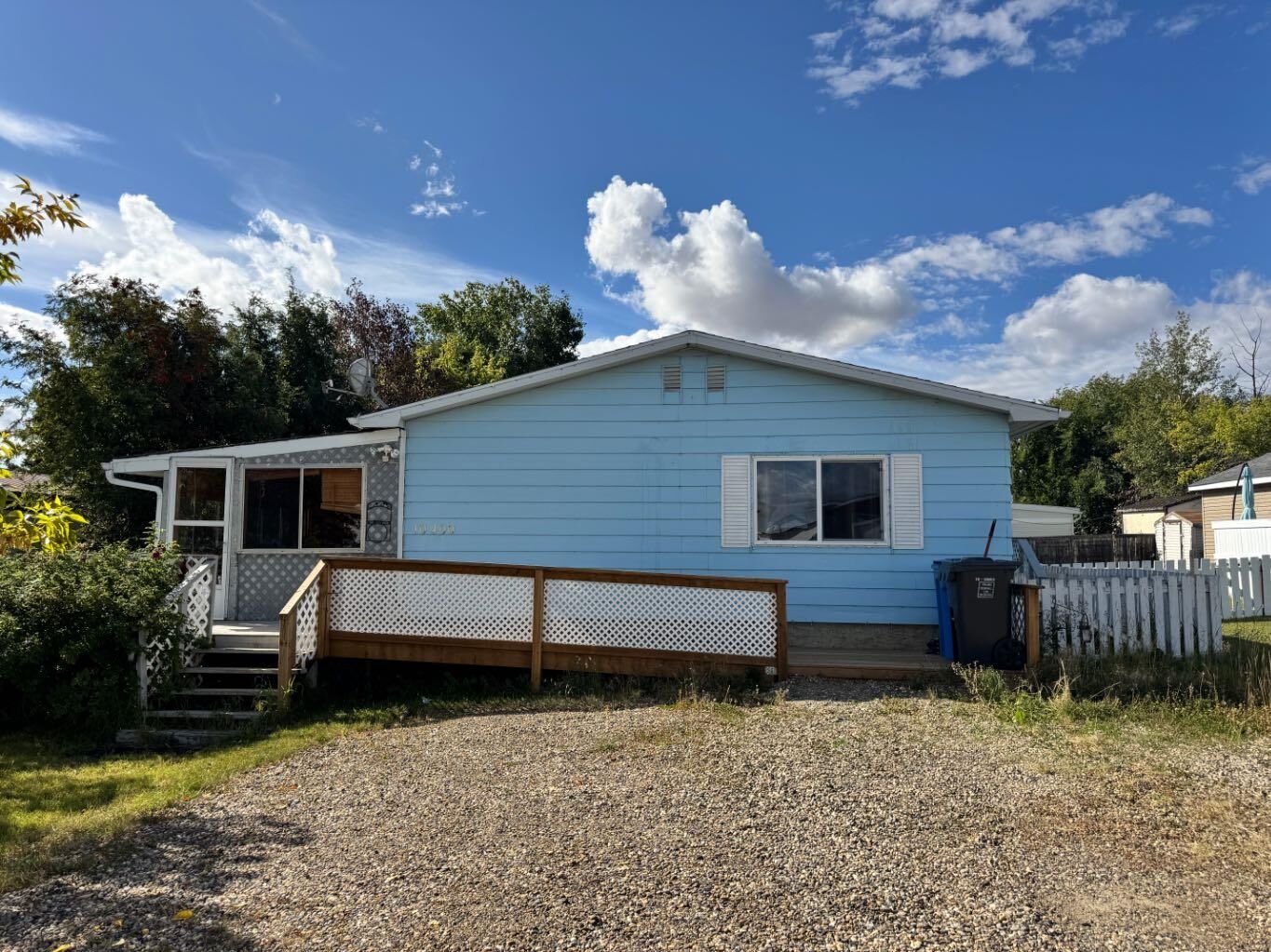 Property Photo:  10400 100 Street  AB T0H 1L0 