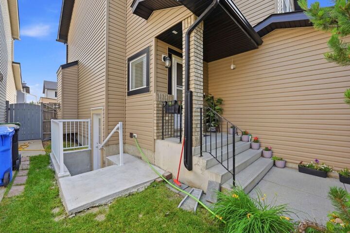 Property Photo:  54 Saddlecreek Crescent NE  AB T3J 4R9 