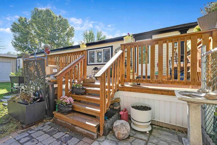 Property Photo:  6724 17 Avenue SE 105  AB T2A 0W5 