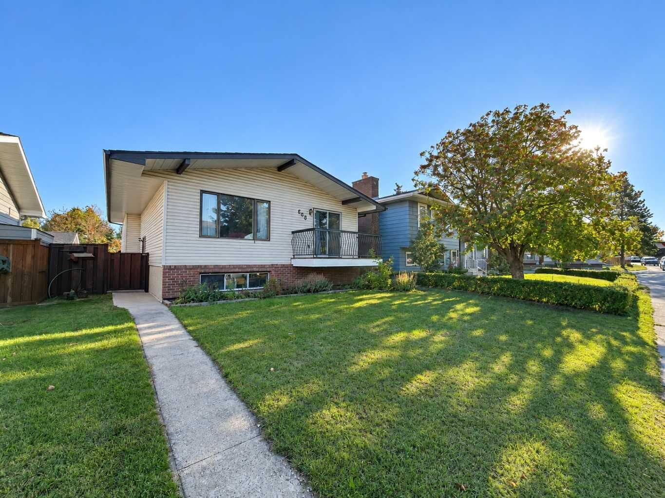Property Photo:  668 Whiteridge Road NE  AB T1Y 2Y8 