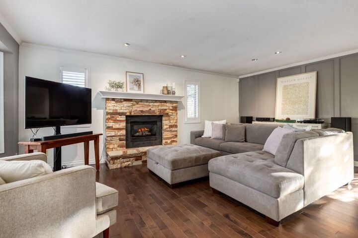 Property Photo:  505 Edgebank Place NW  AB T3A 4V6 