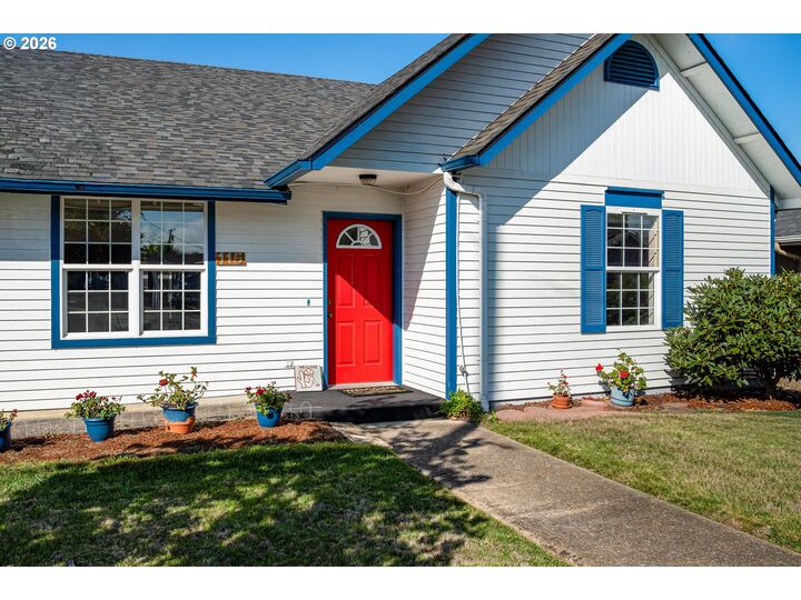 Property Photo:  115 S 3rd St  OR 97426 