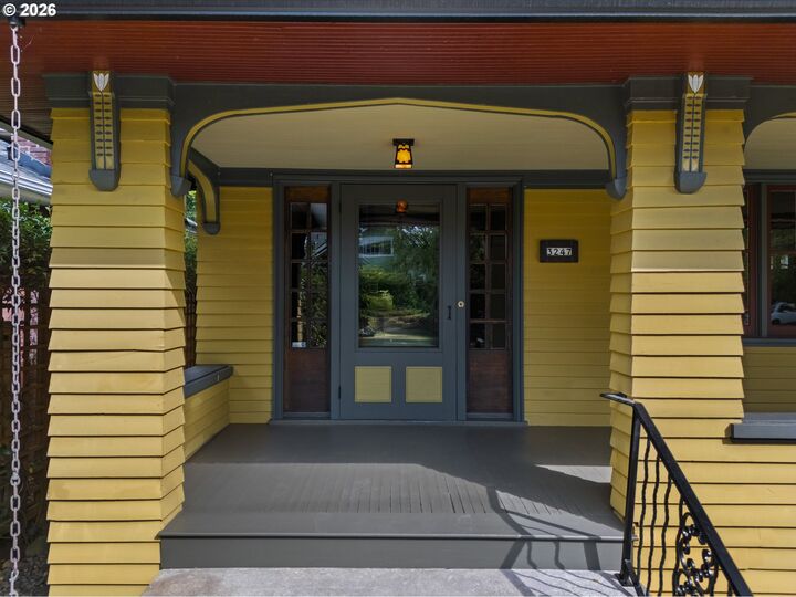 Property Photo:  3247 NE Glisan St  OR 97232 