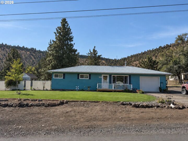 Property Photo:  1302 SW Crestview Rd  OR 97754 