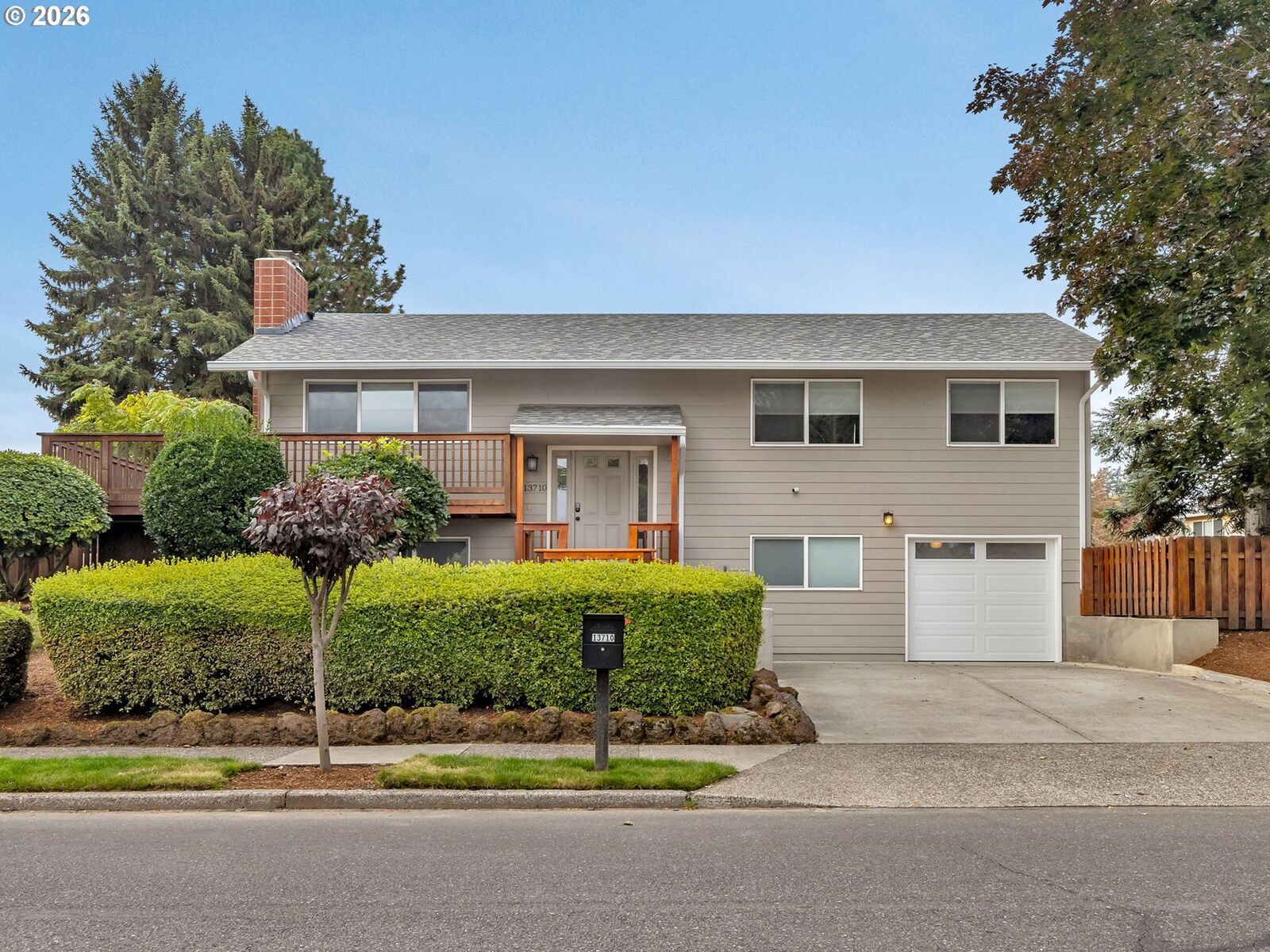 Property Photo:  13710 NE Beech St  OR 97230 