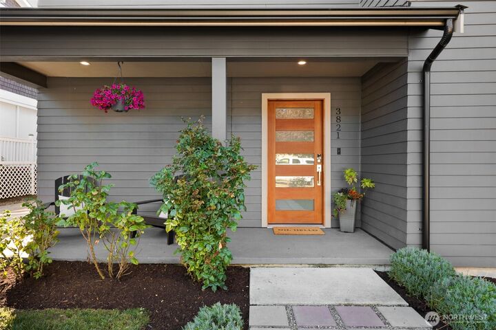 Property Photo:  3821  19th Avenue SW  WA 98106 