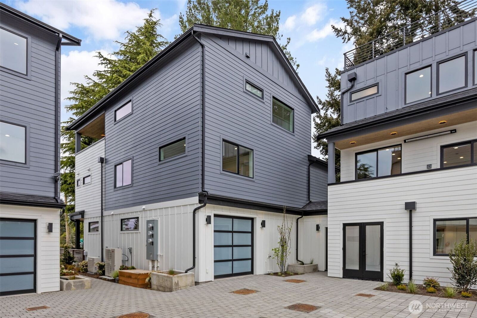 Property Photo: 11050 2nd Avenue NW B WA 98177