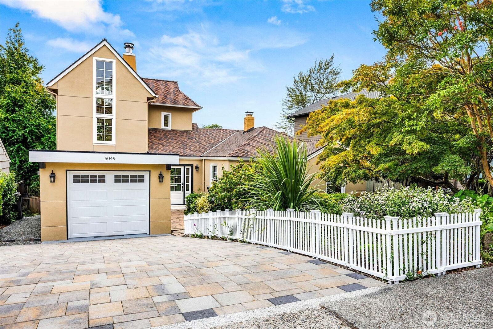 Property Photo: 5049 Pullman Avenue NE WA 98105