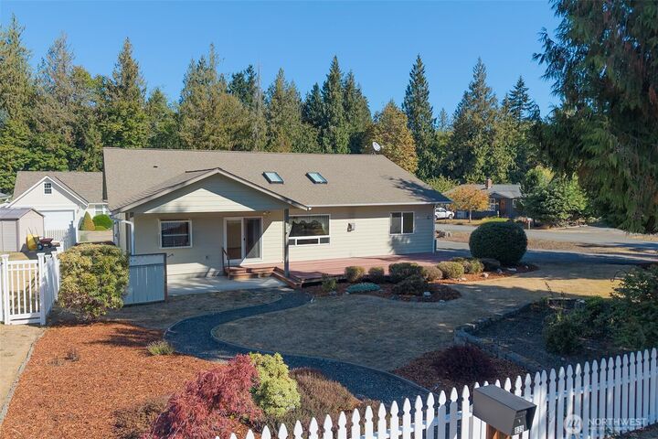 Property Photo: 835 Church Avenue WA 98362