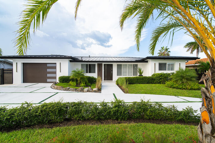 Property Photo:  2537 SE 10th Court  FL 33062 