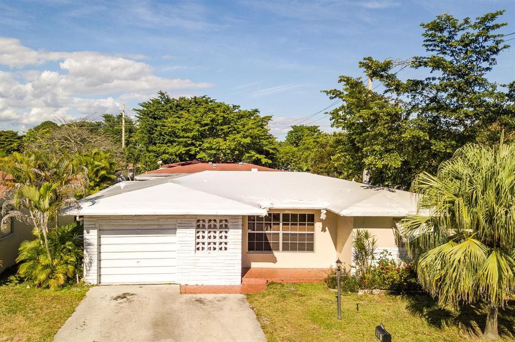 Property Photo: 901 NW 48th Place FL 33064