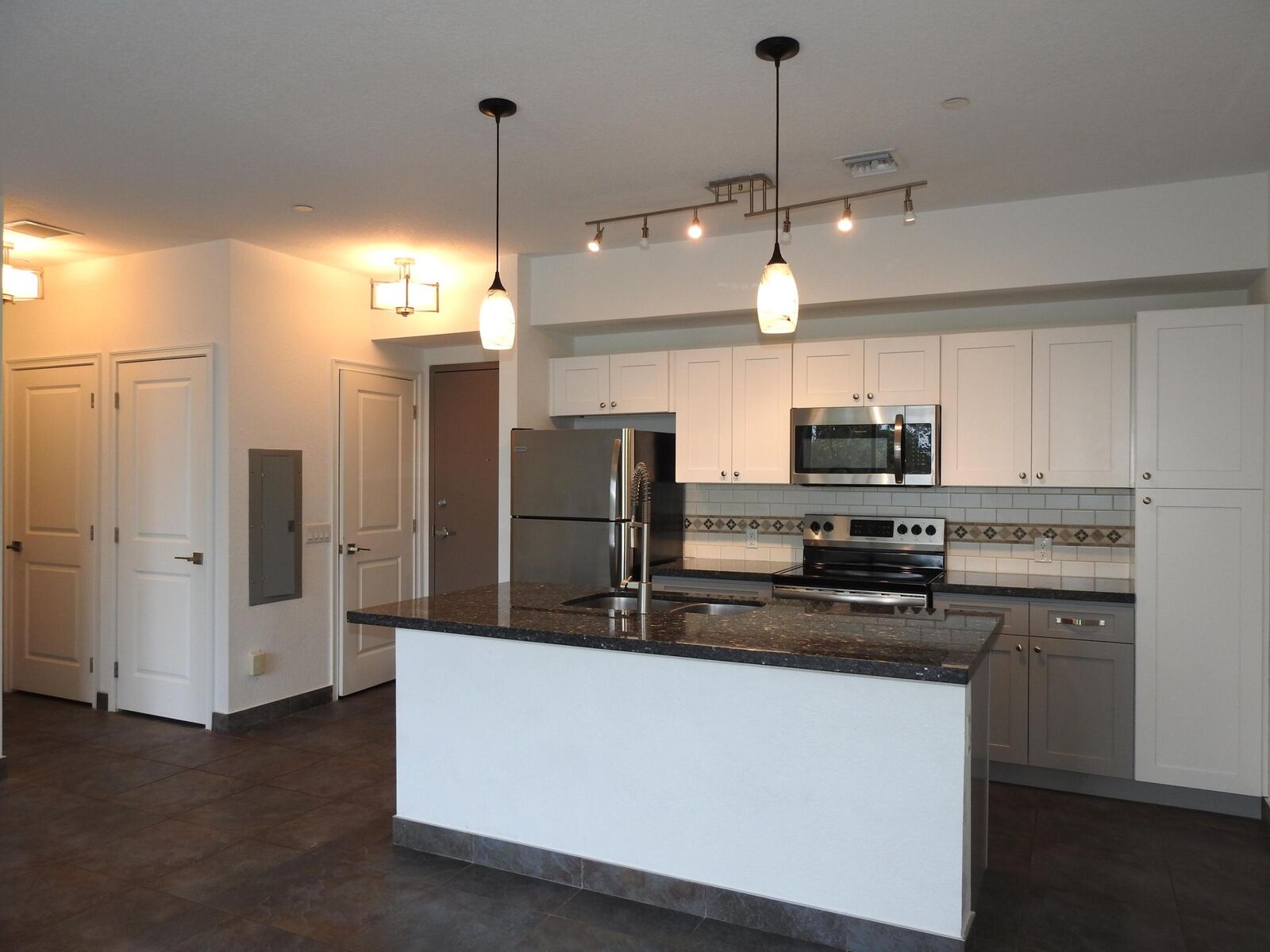 Property Photo:  1550 NE 34th Court  FL 33334 