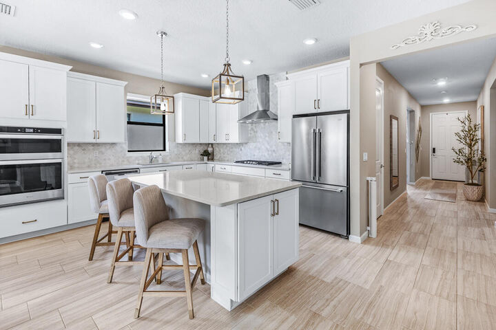 Property Photo:  532 SE Villandry Way  FL 34984 