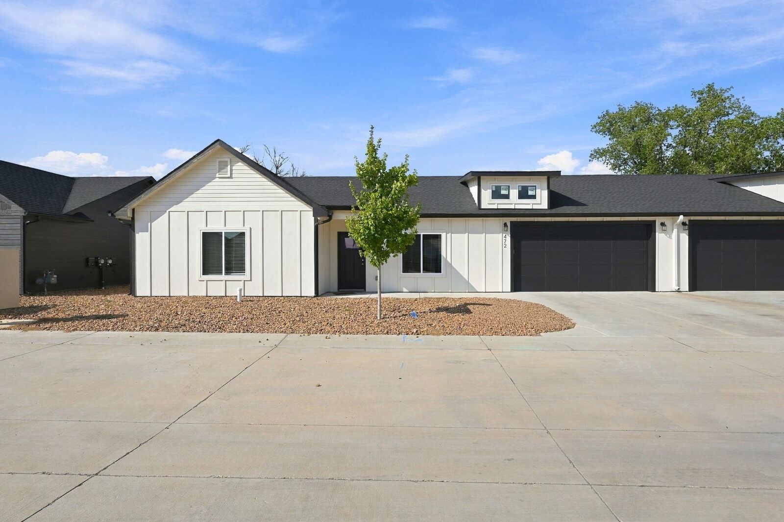 Property Photo:  472 E Harper St  KS 67147-8948 