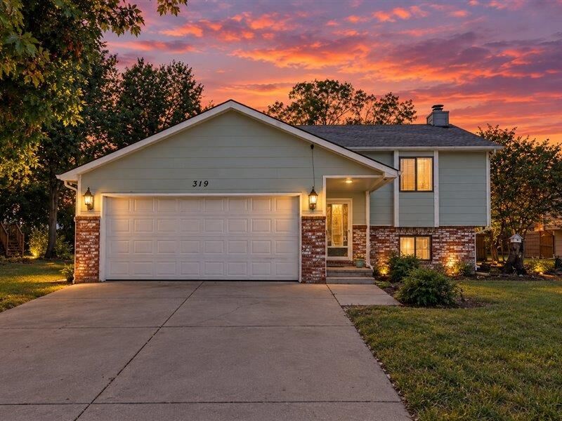 Property Photo: 319 W Tomahawk St KS 67067