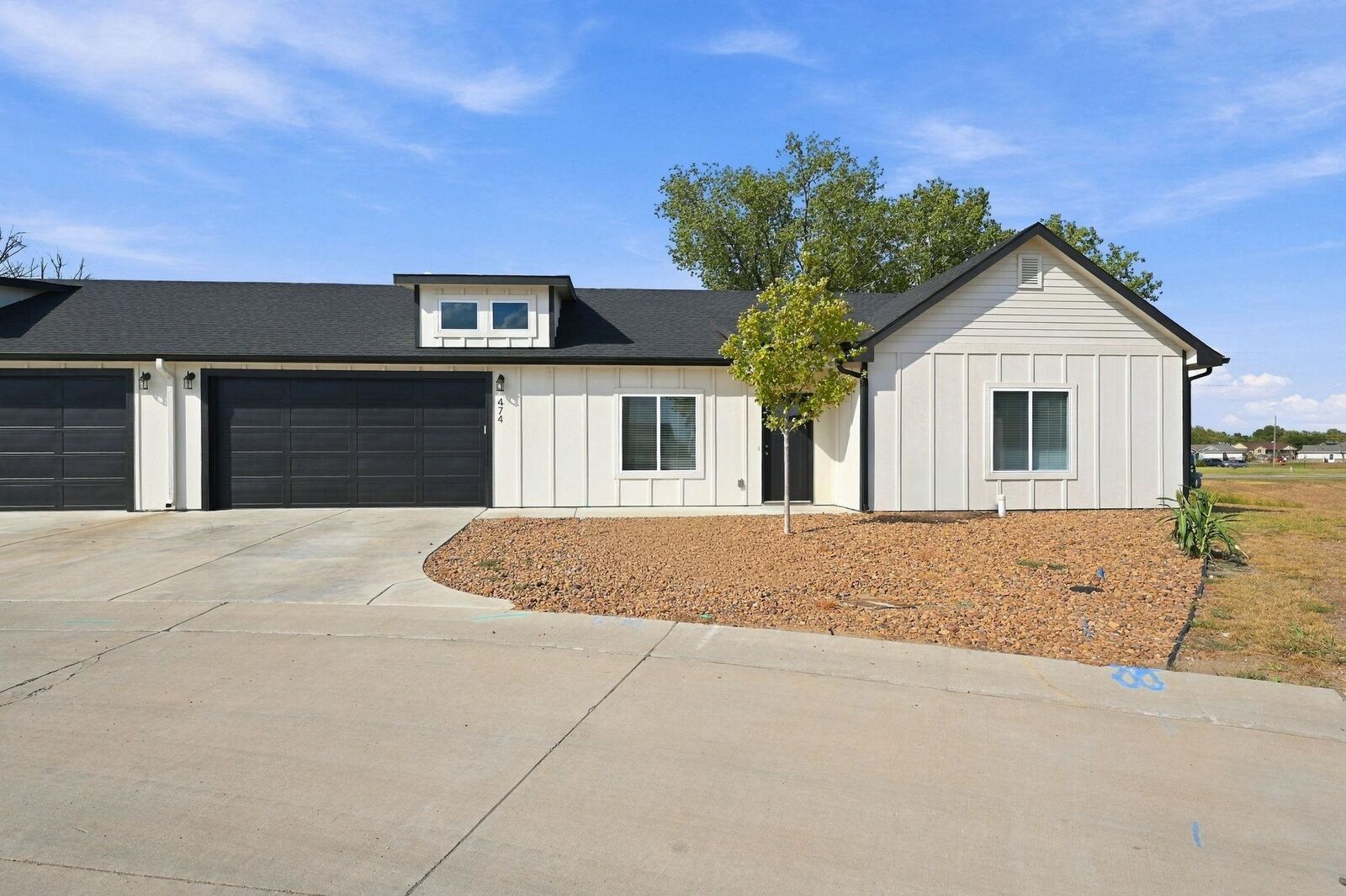 Property Photo:  474 E Harper St  KS 67147-8948 